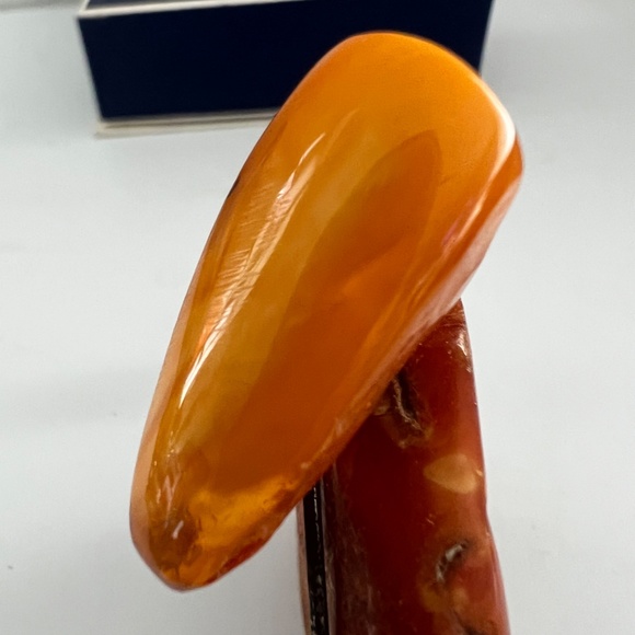 Vintage Butterscotch Baltic Amber Figurine Stone Big from EXPO'67 Montreal 27 g - Picture 9 of 17